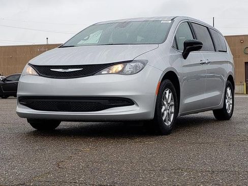 New 2026 Chrysler Voyager LX image 4