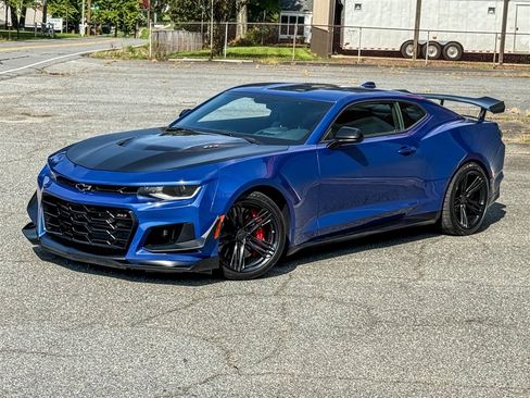 Used 2022 Chevrolet Camaro ZL1 RWD image 8