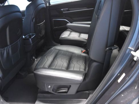 Used 2022 Kia Telluride SX w/ SX Prestige Package image 17