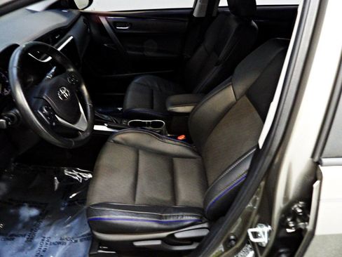 Used 2018 Toyota Corolla SE w/ SE Premium Package FWD image 8