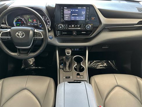 Used 2022 Toyota Highlander XLE AWD/4WD image 13