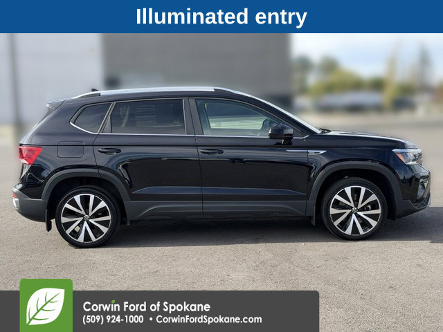 Used 2024 Volkswagen Taos SE w/ Panoramic Sunroof Package FWD image 10