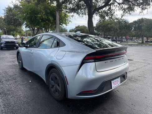 Used 2023 Toyota Prius LE FWD image 3