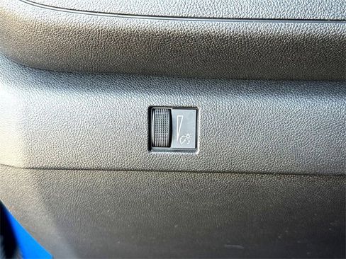 Used 2023 Chevrolet Colorado Trail Boss image 17