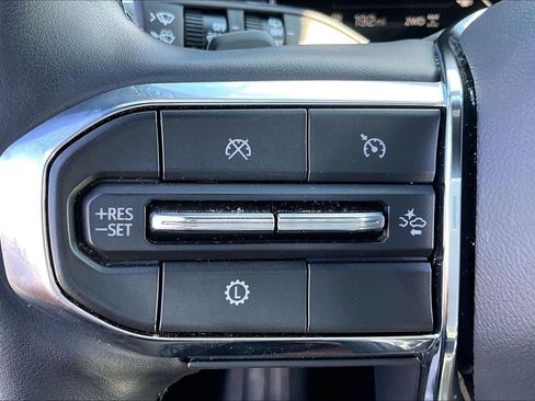 Used 2025 GMC Acadia Elevation AWD/4WD image 19