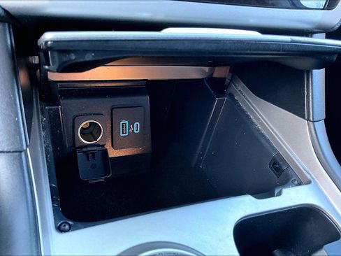 Used 2021 Ford Explorer XLT image 32