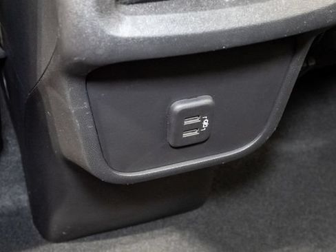 Used 2024 GMC Terrain SLE FWD image 25