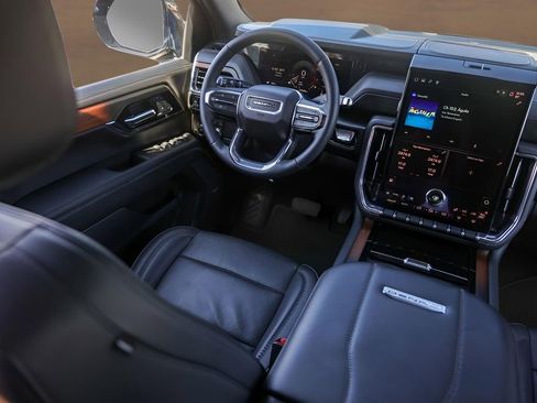 Used 2025 GMC Yukon Denali RWD image 26