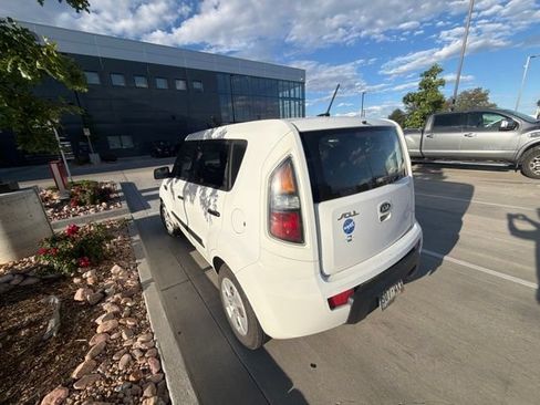 Used 2011 Kia Soul FWD image 4