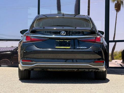 Used 2021 Lexus ES 300h Ultra Luxury w/ Accessory Package 2 FWD image 10