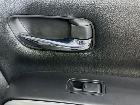 Used 2023 Nissan Titan SV w/ SV Convenience Package image 29