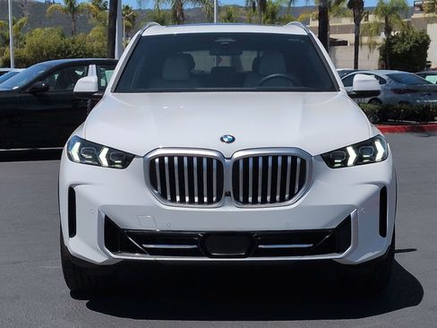 Certified 2025 BMW X5 xDrive40i w/ Parking Assistance Package AWD/4WD image 3