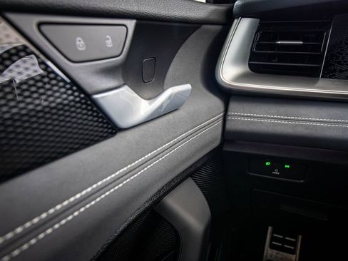 New 2026 Volkswagen Tiguan SE R-Line FWD image 36