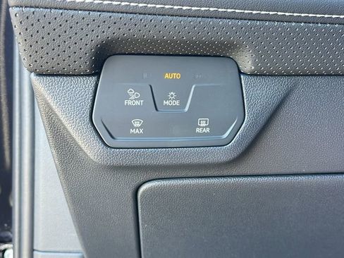 New 2026 Volkswagen Atlas Cross Sport SEL Premium R-Line image 24