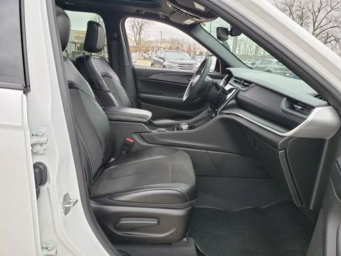 Used 2024 Jeep Grand Cherokee Altitude image 21