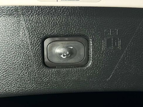 Used 2018 Ford Edge SEL w/ Equipment Group 201A FWD image 16