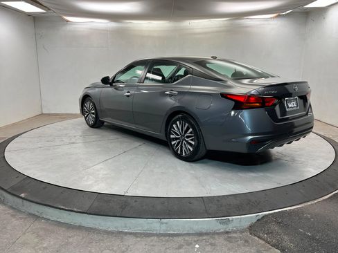 Used 2024 Nissan Altima 2.5 SV image 3