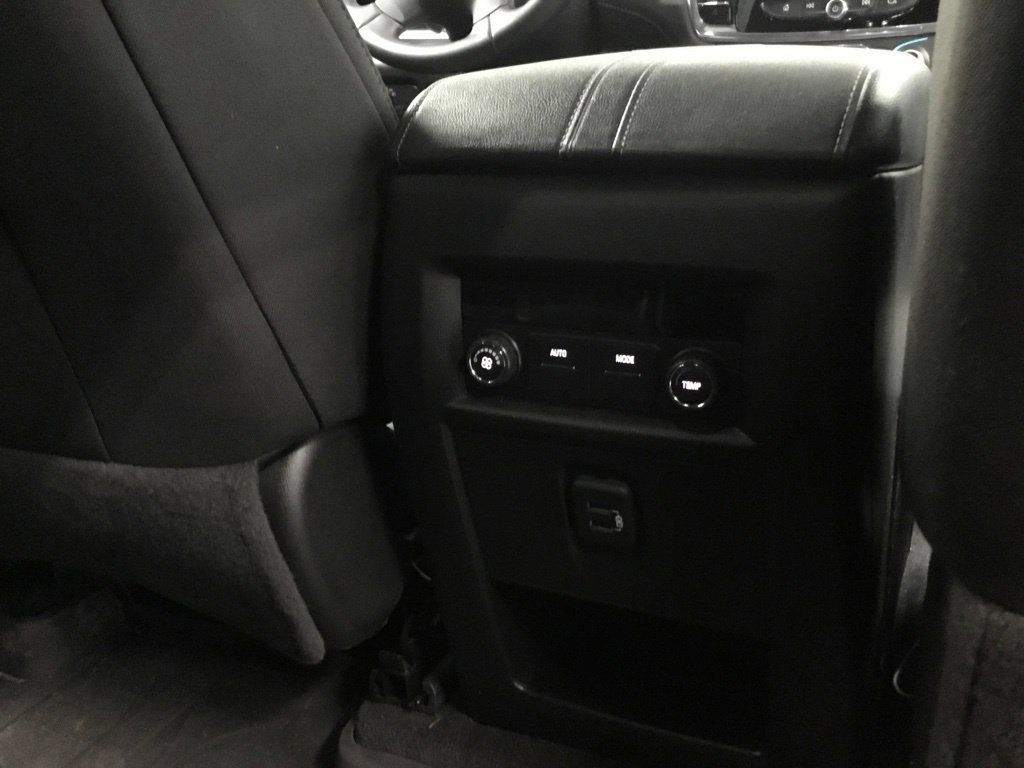 Used 2023 Chevrolet Traverse LT FWD image 23