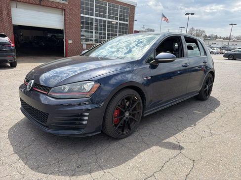Used 2017 Volkswagen GTI SE image 3