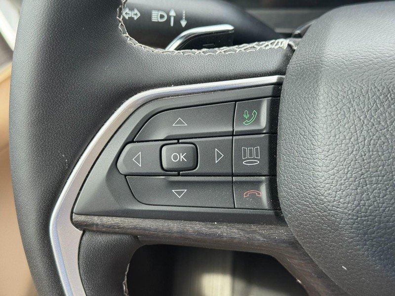 Used 2023 Jeep Grand Cherokee L Limited AWD/4WD image 22