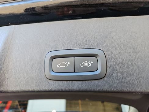 Used 2024 Volvo XC40 B5 Plus w/ Climate Package image 30