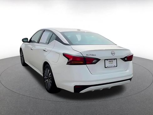 Used 2025 Nissan Altima 2.5 SV FWD image 10