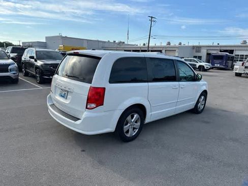 Certified 2016 Dodge Grand Caravan SE w/ Quick Order Package 29E SE FWD image 8