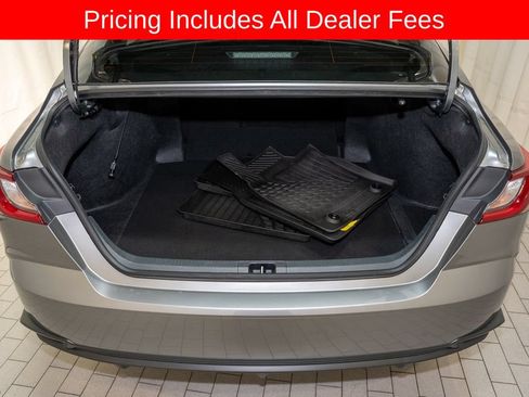 Used 2025 Toyota Camry SE w/ Convenience Package FWD image 5
