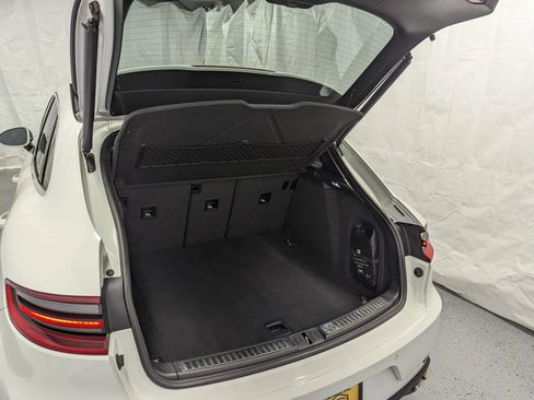 Used 2015 Porsche Macan Turbo image 18