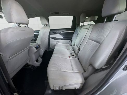 Used 2018 Toyota Highlander LE image 27
