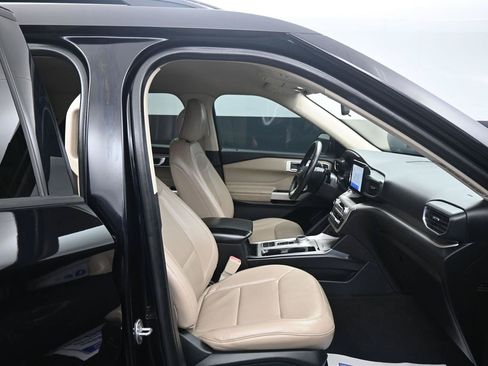Used 2021 Ford Explorer XLT w/ Equipment Group 202A RWD image 10