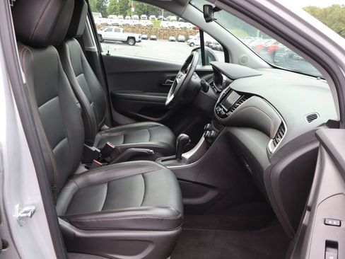 Used 2021 Chevrolet Trax LT w/ Redline Edition AWD/4WD image 18