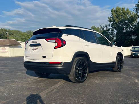 Used 2022 GMC Terrain SLE w/ Driver Convenience Package image 10