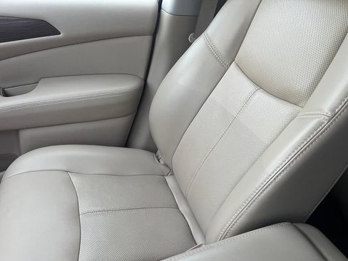 Used 2019 Nissan Pathfinder Platinum image 33