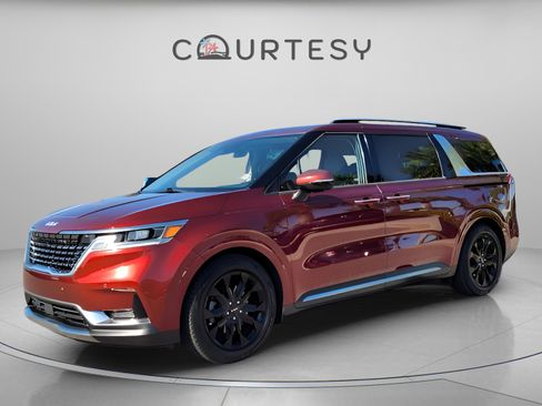 Used 2022 Kia Carnival SX image 1