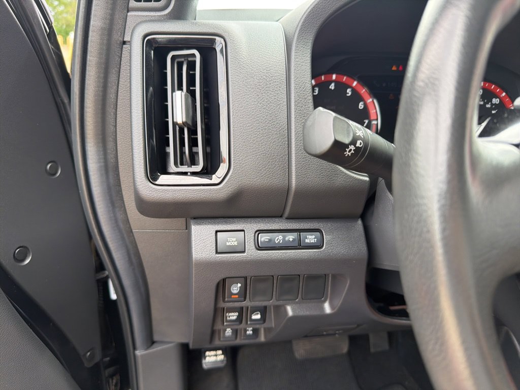 Used 2025 Nissan Frontier PRO-4X AWD/4WD image 27