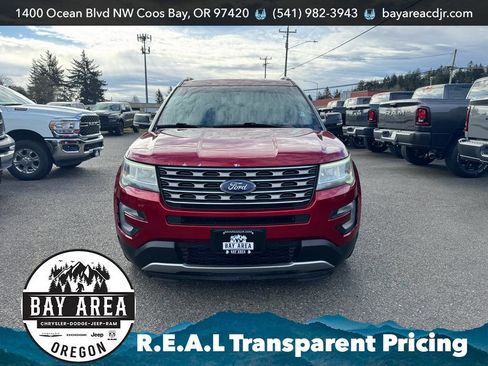 Used 2016 Ford Explorer XLT image 2