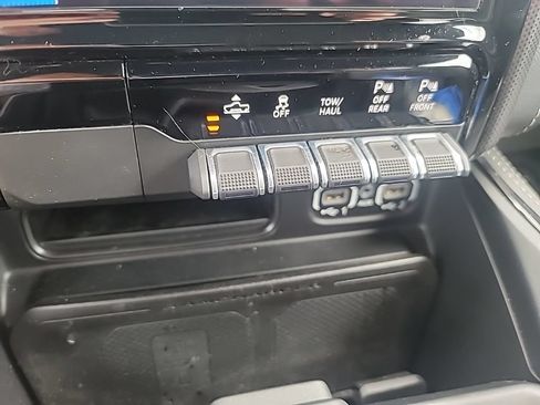 Used 2022 RAM 1500 Limited w/ Body Color Bumper Group AWD/4WD image 25