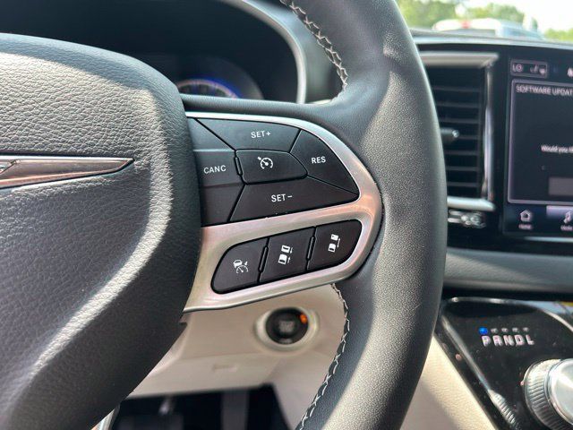 Used 2024 Chrysler Pacifica Touring-L FWD image 22