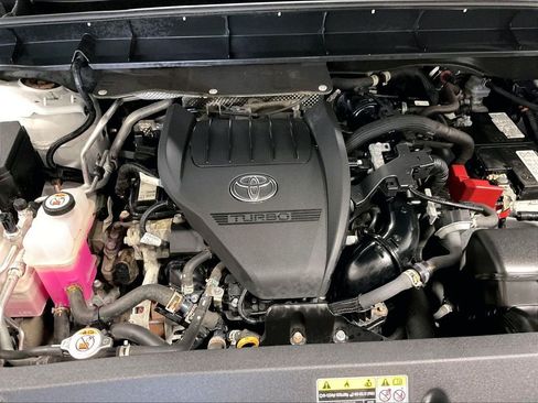 Used 2023 Toyota Highlander XLE AWD/4WD image 30