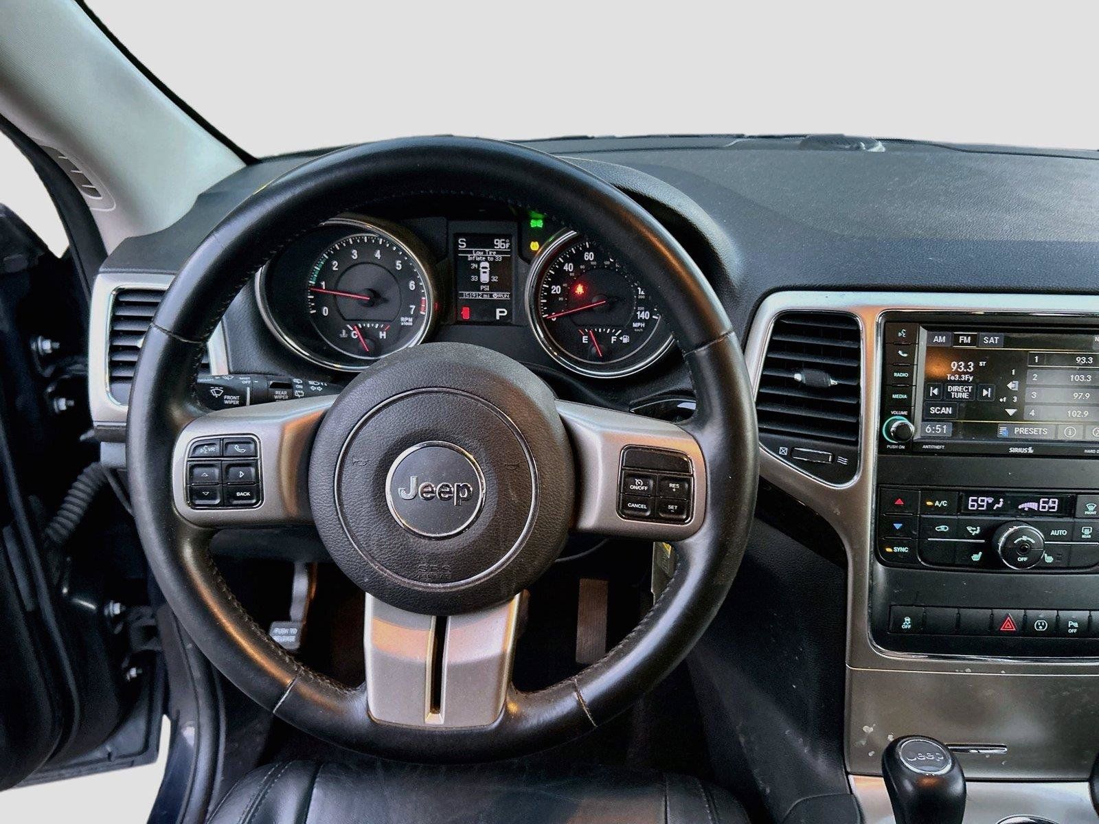 Used 2013 Jeep Grand Cherokee Laredo AWD/4WD image 35