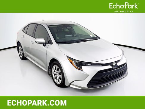 Used 2025 Toyota Corolla LE FWD image 1