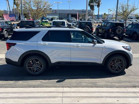 New 2026 Ford Explorer ST-Line w/ ST-Line Street Pack RWD image 8