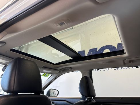 Used 2021 Nissan Rogue SL image 18