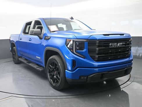 Used 2023 GMC Sierra 1500 Elevation w/ LPO, Elevation Black Package AWD/4WD image 9