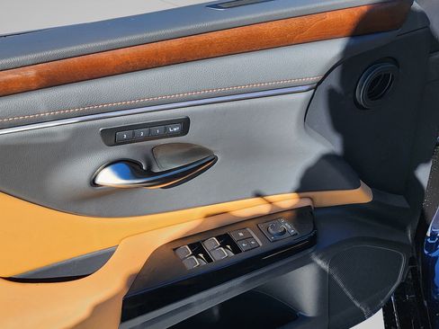 New 2025 Lexus ES 350 w/ Premium Package image 9