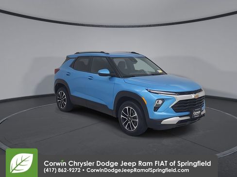 Used 2025 Chevrolet TrailBlazer LT image 3