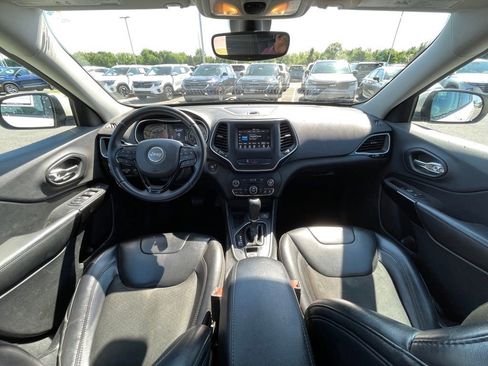 Used 2019 Jeep Cherokee Latitude Plus FWD image 22