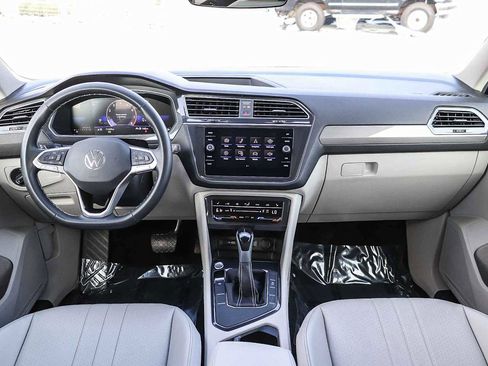 Certified 2023 Volkswagen Tiguan SE FWD image 12