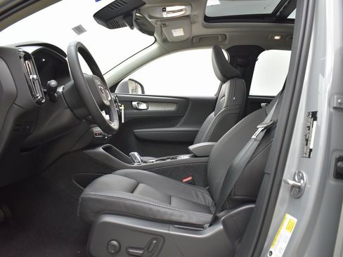 New 2025 Volvo XC40 B5 Plus w/ Climate Package image 25